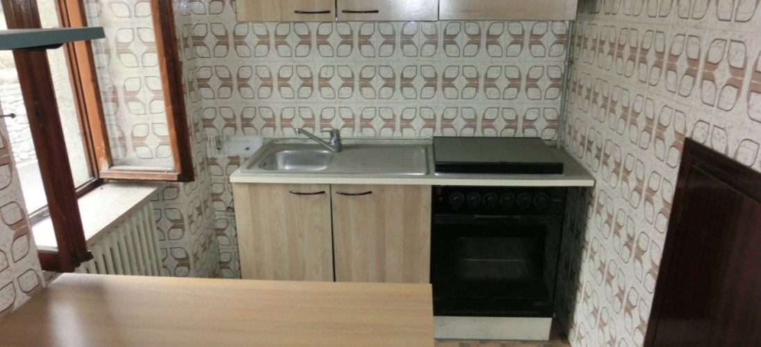 Capizzone, grazioso trilocale balconato con posto auto privato Capizzone