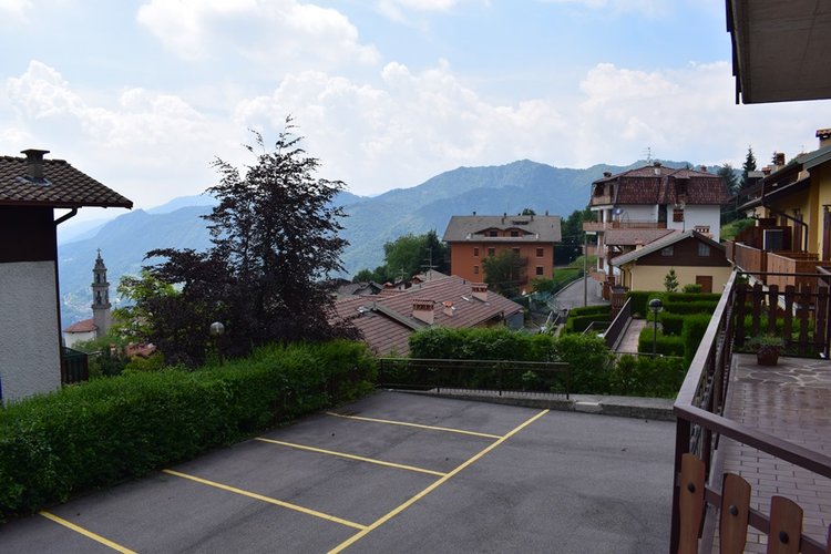 Costa Serina grazioso bilocale con terrazzo coperto Costa Serina