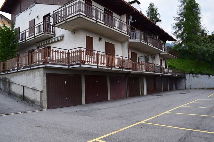 Costa Serina grazioso bilocale con terrazzo coperto Costa Serina