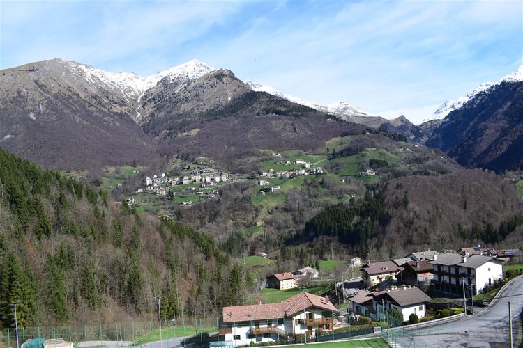 Oltre il Colle zona esclusiva, panoramico appartamento pluriterrazzato con cantina Oltre il Colle