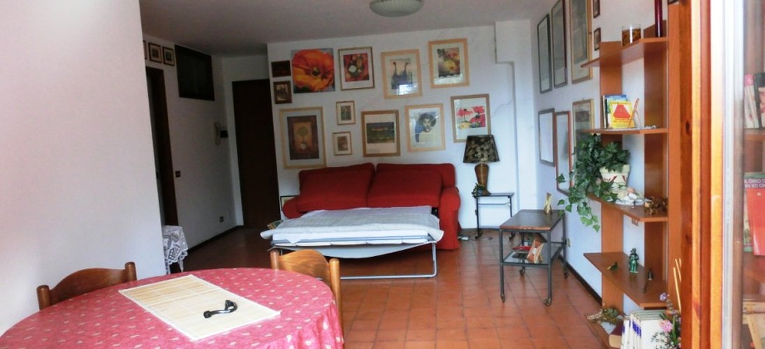 Serina Bagnella grazioso monolocale con comodo box auto Serina