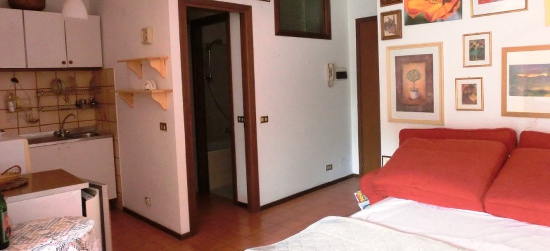 Serina Bagnella grazioso monolocale con comodo box auto Serina