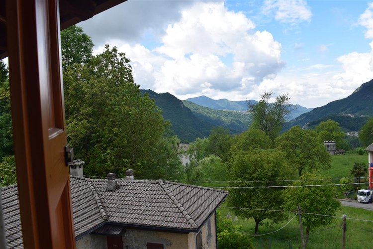 Costa Serina panoramica casetta montana con giardino privato Costa Serina