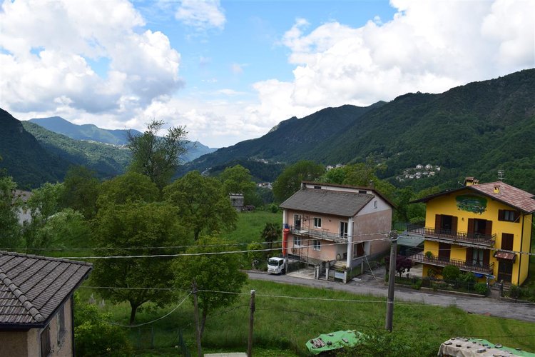 Costa Serina panoramica casetta montana con giardino privato Costa Serina