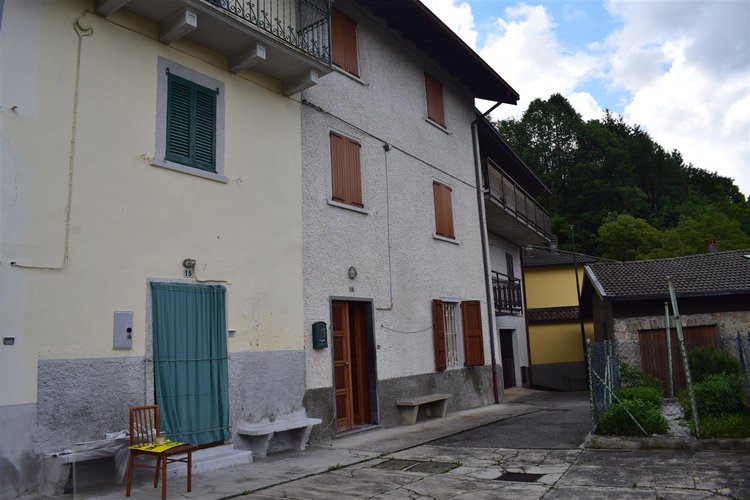 Costa Serina panoramica casetta montana con giardino privato Costa Serina