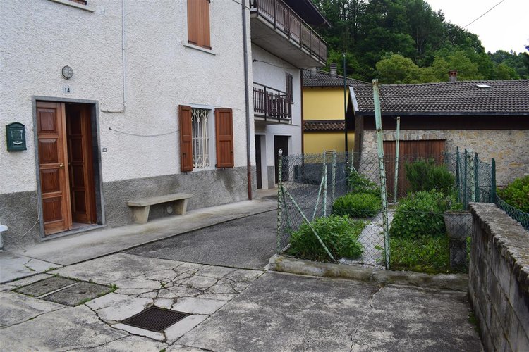 Costa Serina panoramica casetta montana con giardino privato Costa Serina