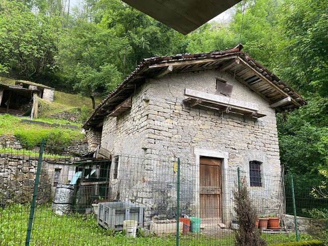 POSIZIONE CENTRALE E SERVITA!!!! Val Brembilla