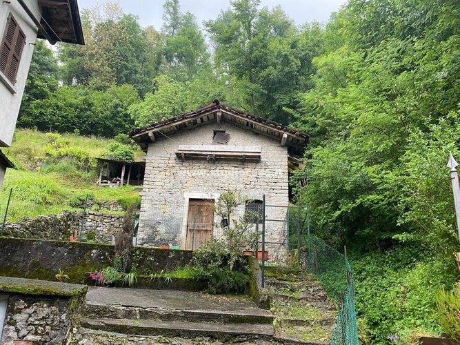 POSIZIONE CENTRALE E SERVITA!!!! Val Brembilla