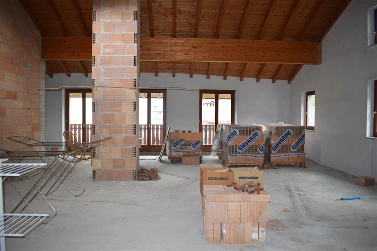 Oltre il Colle centralissimo fabbricato storico ristrutturato con area di pertinenza Oltre il Colle