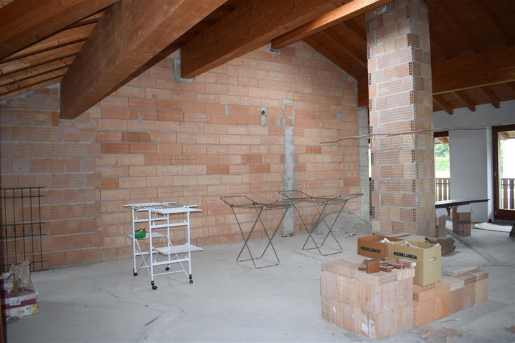 Oltre il Colle centralissimo fabbricato storico ristrutturato con area di pertinenza Oltre il Colle