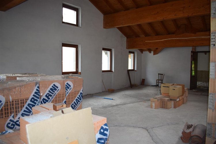 Oltre il Colle centralissimo fabbricato storico ristrutturato con area di pertinenza Oltre il Colle