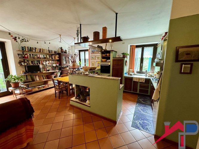 Porzione di rustico con terreno Pontida