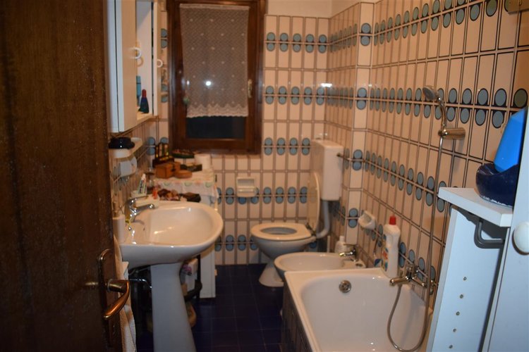 Algua in frazione Frerola grazioso bilocale con giardino piantumato Algua