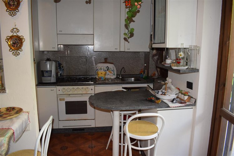 Algua in frazione Frerola grazioso bilocale con giardino piantumato Algua