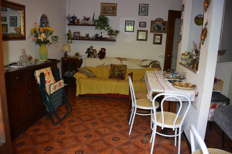 Algua in frazione Frerola grazioso bilocale con giardino piantumato Algua