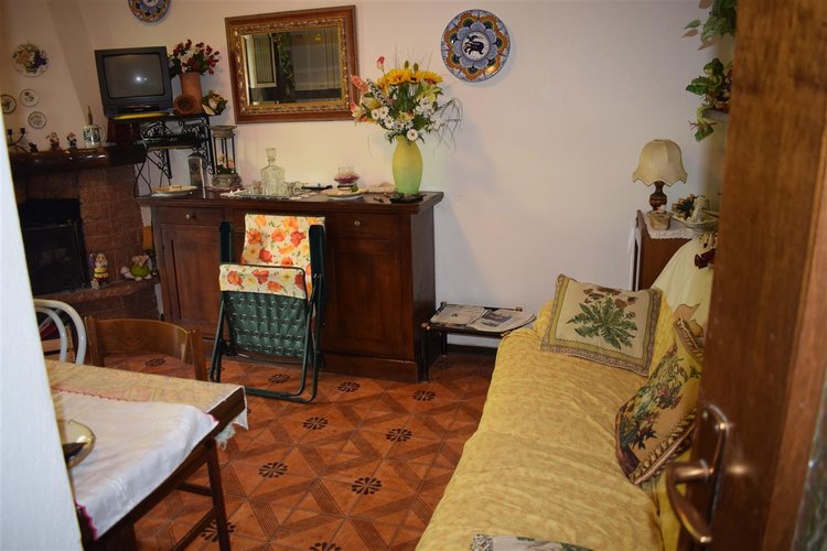 Algua in frazione Frerola grazioso bilocale con giardino piantumato Algua