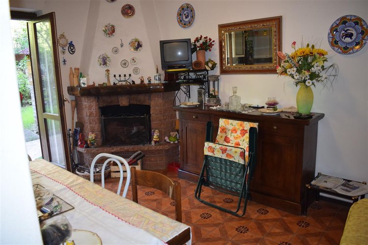 Algua in frazione Frerola grazioso bilocale con giardino piantumato Algua