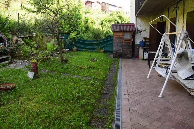 Algua in frazione Frerola grazioso bilocale con giardino piantumato Algua