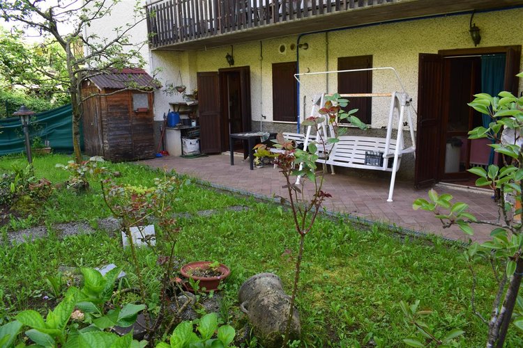 Algua in frazione Frerola grazioso bilocale con giardino piantumato Algua