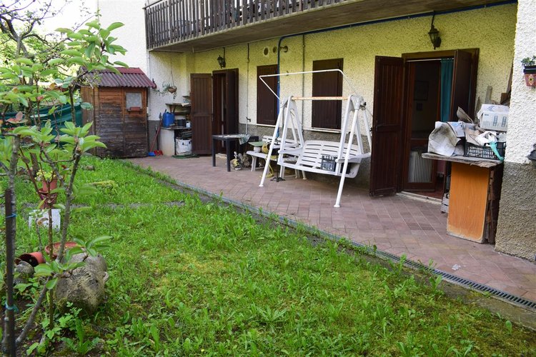 Algua in frazione Frerola grazioso bilocale con giardino piantumato Algua