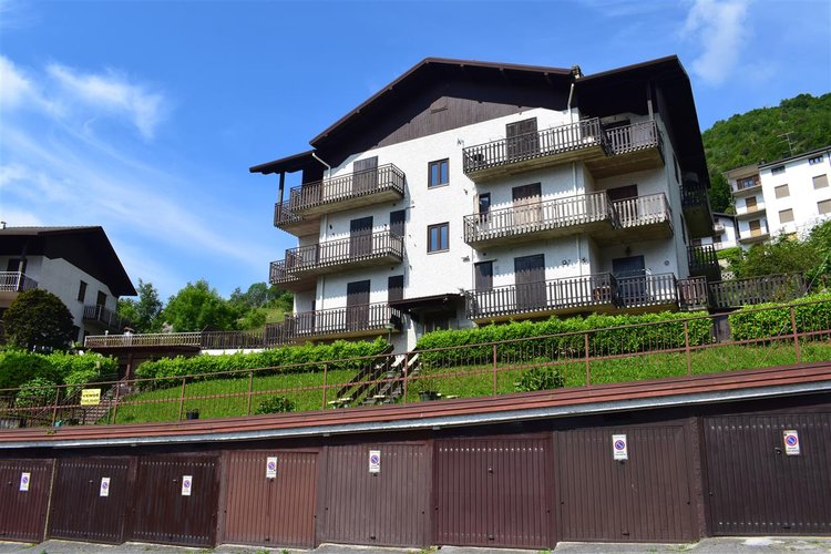 Algua in frazione Frerola grazioso bilocale con giardino piantumato