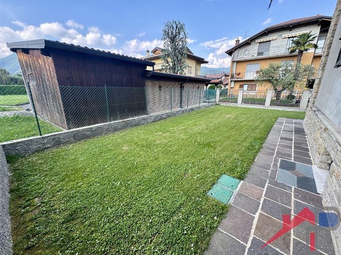 Ampio quadrilocale con giardino privato