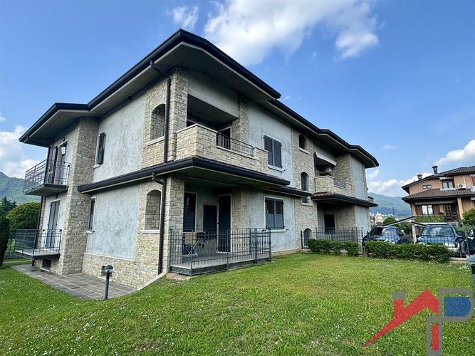 Ampio quadrilocale con giardino privato Almenno San Salvatore