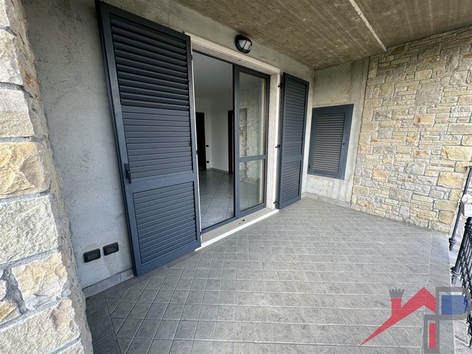 Ampio quadrilocale con giardino privato Almenno San Salvatore