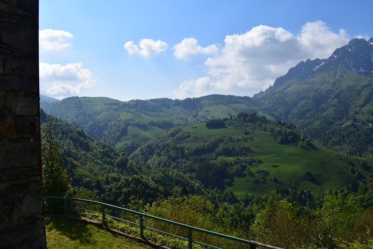 Oltre il Colle-Zorzone, introvabile porzione di rustico con terreno Oltre il Colle