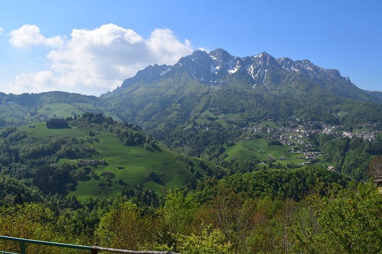 Oltre il Colle-Zorzone, introvabile porzione di rustico con terreno Oltre il Colle