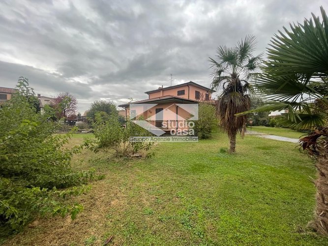 VILLA immersa nel verde con ampi spazi per voi e la vostra famiglia? Lurano