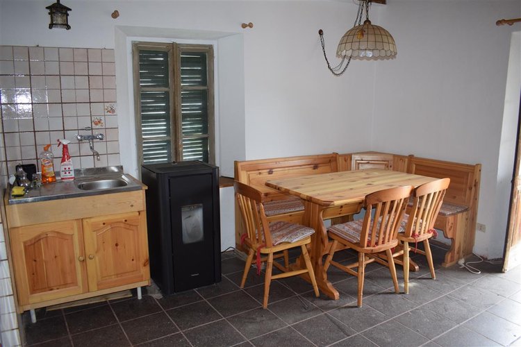 Serina, in casa d’epoca, centralissimo trilocale esente da spese condominiali Serina