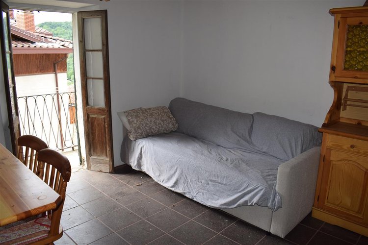 Serina, in casa d’epoca, centralissimo trilocale esente da spese condominiali Serina