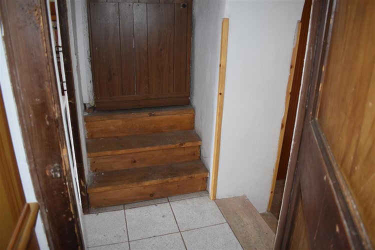 Serina, in casa d’epoca, centralissimo trilocale esente da spese condominiali Serina