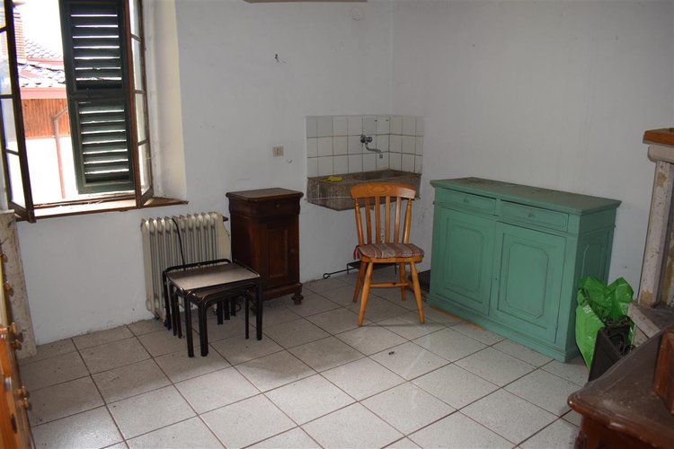 Serina, in casa d’epoca, centralissimo trilocale esente da spese condominiali Serina