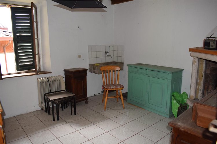 Serina, in casa d’epoca, centralissimo trilocale esente da spese condominiali Serina