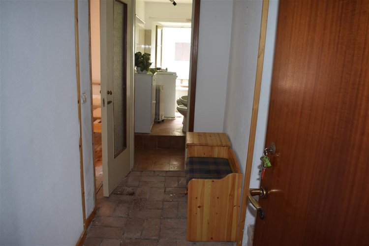 Serina, in casa d’epoca, centralissimo trilocale esente da spese condominiali Serina