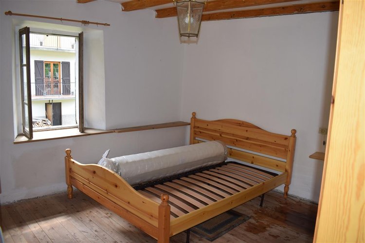 Serina, in casa d’epoca, centralissimo trilocale esente da spese condominiali Serina