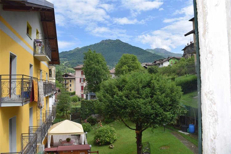 Serina, in casa d’epoca, centralissimo trilocale esente da spese condominiali Serina