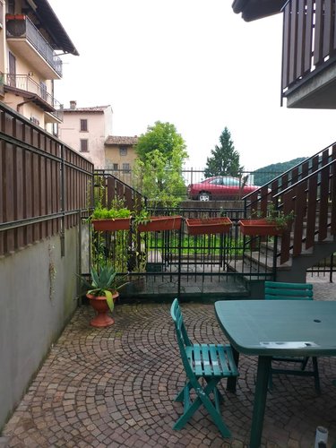 Serina, centralissimo trilocale con box auto e patio esterno esclusivo Serina