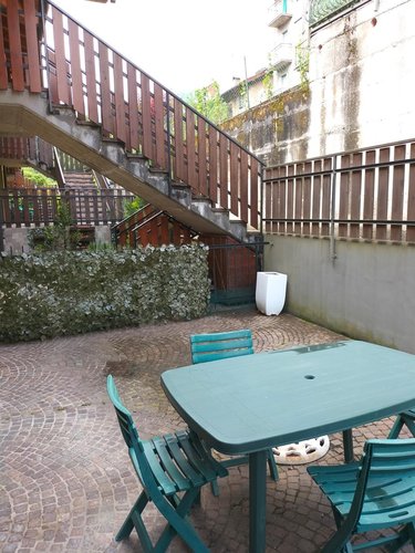 Serina, centralissimo trilocale con box auto e patio esterno esclusivo Serina