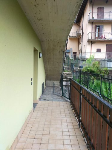 Serina, centralissimo trilocale con box auto e patio esterno esclusivo