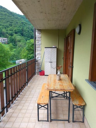 Serina, centralissimo trilocale con box auto e patio esterno esclusivo Serina