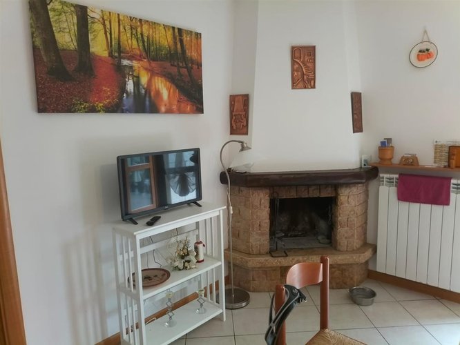 Serina, centralissimo trilocale con box auto e patio esterno esclusivo Serina