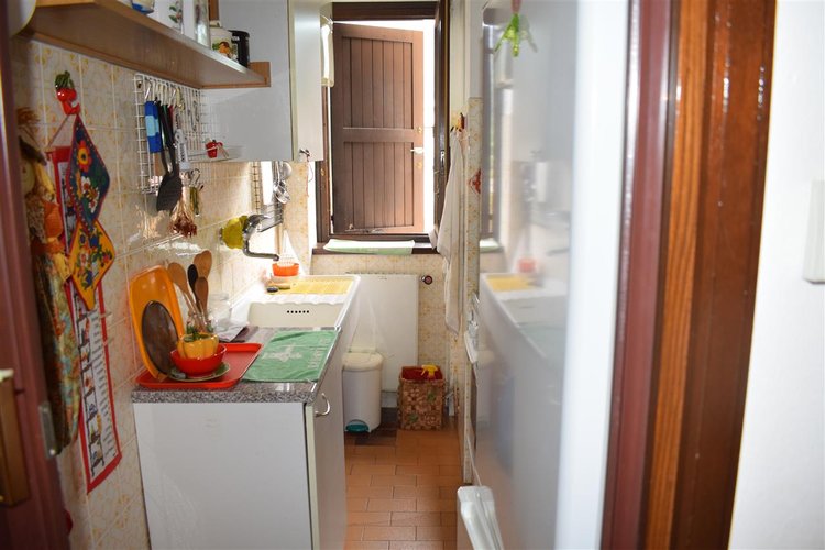 Serina centro, luminoso trilocale balconato con cantina e posto auto Serina