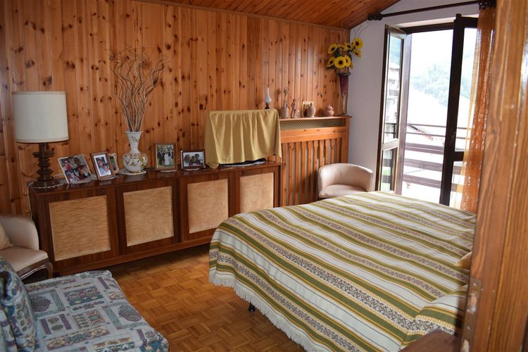 Serina centro, luminoso trilocale balconato con cantina e posto auto Serina