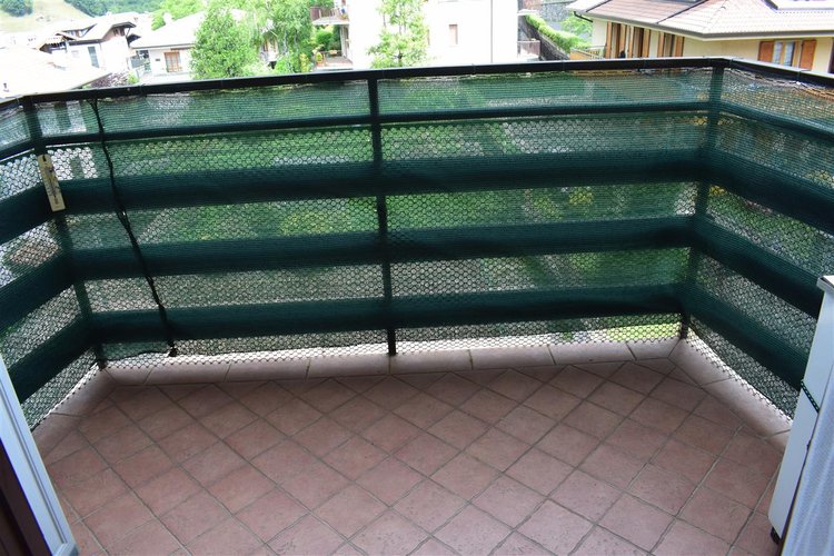 Serina centro, luminoso trilocale balconato con cantina e posto auto Serina