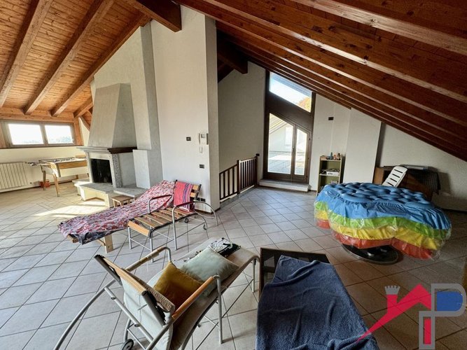 Panoramica villa singola immersa nel verde con terreno Cisano Bergamasco