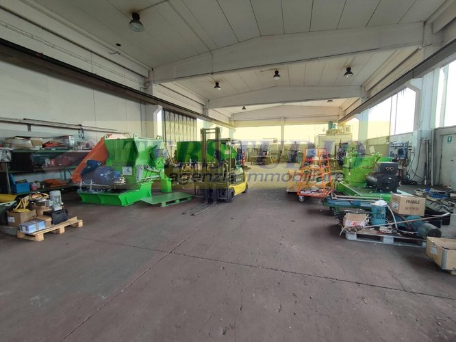 Capannone Industriale Spirano