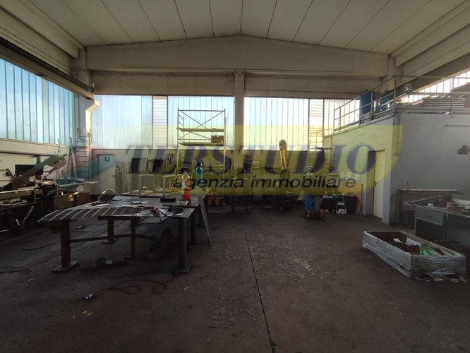 Capannone Industriale Spirano